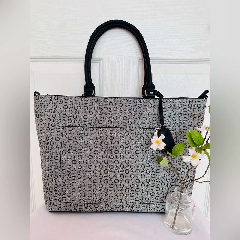 GUESS~ Stylish Large Gray Monogrammed Patterned Tote Bag w/Beige Lining - Picture 6 of 14